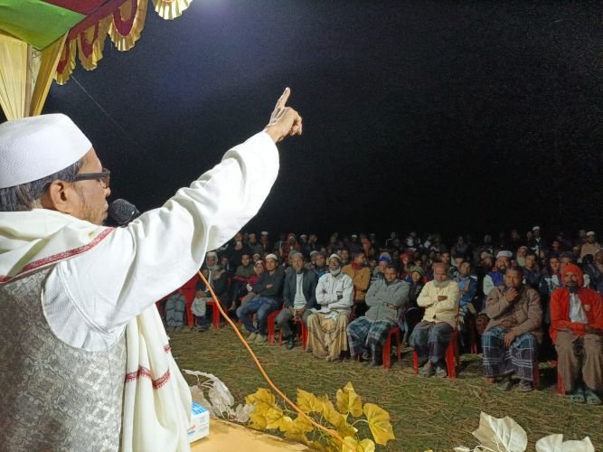 <span style='color:#000;font-size:18px;'>গোয়াইনঘাটে দাঁড়িপাল্লার সমর্থনে পথসভা</span><br/> ১১ দলীয় জোট বিজয়ী হলে দুর্নীতি ও সন্ত্রামুক্ত দেশ গড়বে- জয়নাল আবেদীন