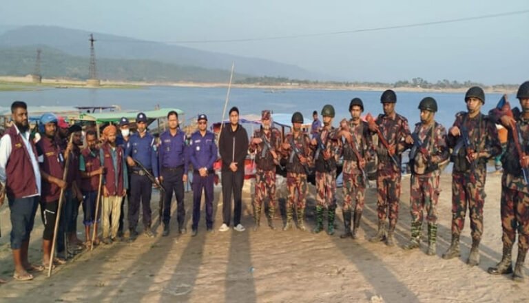 ধলাই নদীতে টাস্কফোর্সের অভিযানে ১১০টি নৌকা ধ্বংস, আটক ১