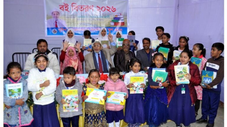 বৃটিশ ইন্টারন্যাশনাল কলেজিয়েট স্কুলে বই বিতরণ