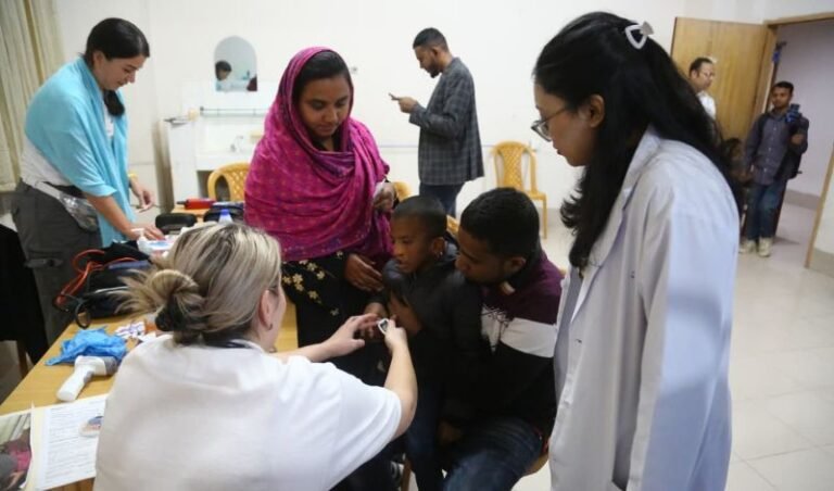 <span style='color:#000;font-size:18px;'>চলবে ২১ জানুয়ারি পর্যন্ত ॥ নেতৃত্বে ২৫ জন বিদেশি চিকিৎসক</span><br/> সিলেটে ঠোঁট কাটা, তালুকাটা, আগুনে পোড়া রোগীদের বিনামূল্যে প্লাস্টিক সার্জারি শুরু