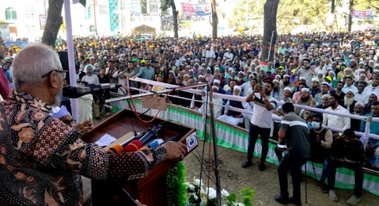 <span style='color:#000;font-size:18px;'>গোয়াইনঘাটে নির্বাচনী জনসভা</span><br/> কাজের মাধ্যমেই ভালোবাসার প্রতিদান দেবো -আরিফুল হক চৌধুরী