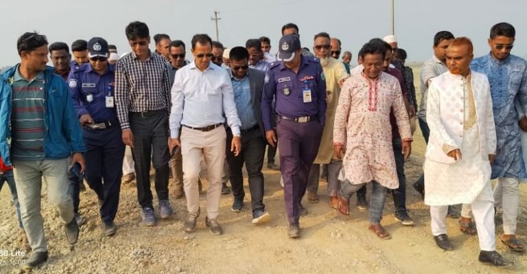 ফসলরক্ষা বেড়িবাঁধ ও ক্লোজার বাঁধ পরিদর্শনে এমপি কামরুল, দ্রুত কাজ সম্পন্ন করার তাগিদ
