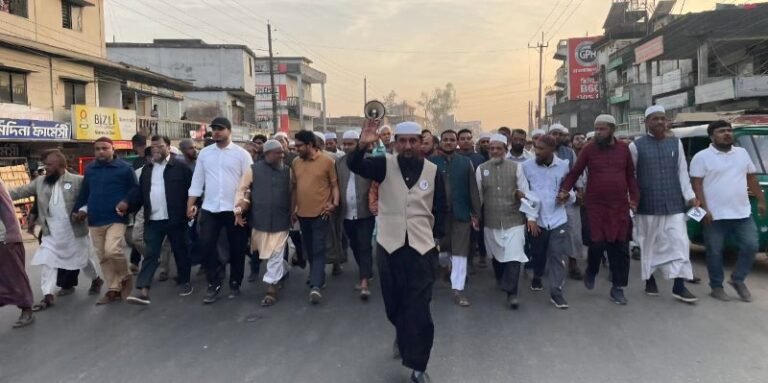 <span style='color:#000;font-size:18px;'>লালাবাজারে পথসভায় মাওলানা মুসলেহ উদ্দীন রাজু</span><br/> ‘সিলেট-৩ আসনকে আধুনিক ও জুলুমমুক্ত জনপদ হিসেবে গড়ে তুলব’