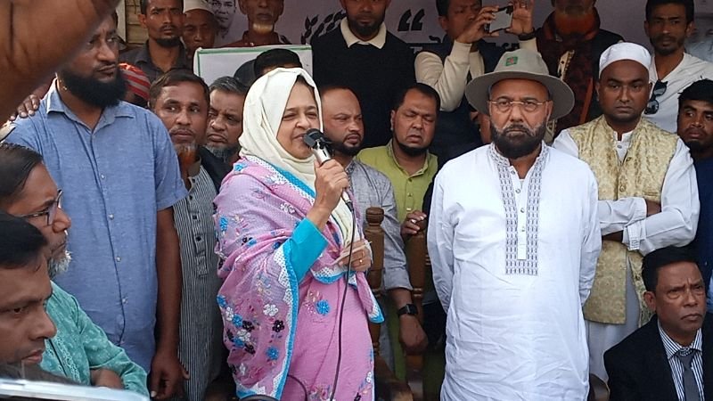 এম এ মালিককে বিজয়ী করুন- ইলিয়াস পত্নী লুনা