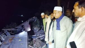 কুশিয়ারার গর্ভে কয়েকটি বসত-বাড়ি, খবর শুনে মধ্যরাতেই ছুটে গেলেন এমপি এমরান চৌধুরী