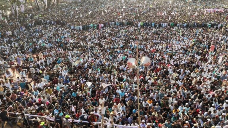 <span style='color:#000;font-size:18px;'>আলিয়া মাদ্রাসা মাঠের জনসভায় জামায়াতের আমির ডা: শফিকুর রহমান</span><br/> একবার আমাদের সুযোগ দিন, আপনাদের জীবন, সম্পদ আর ইজ্জতের পাহারা দেব