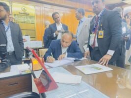 সংসদের শপথ গোলাপগঞ্জ-বিয়ানীবাজারবাসীকে উৎসর্গ করলেন সিলেট-৬ আসনের এমপি এমরান চৌধুরী