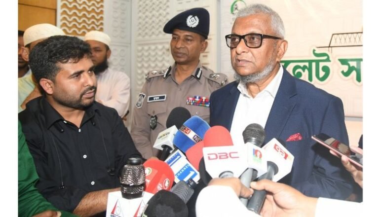 <span style='color:#000;font-size:18px;'>সিলেটে পৌঁছে প্রবাসী কল্যাণমন্ত্রী আরিফুল হক চৌধুরী</span><br/> ‘সিলেটের উন্নয়ন নিয়ে সব মন্ত্রী-এমপিরা শিগগিরই বৈঠকে বসবো’