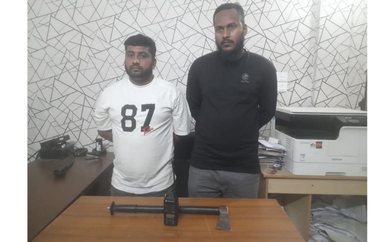 পুলিশের ওয়াকিটকি ও প্রাইভেট কার সহ আটক ২, এসআই বরখাস্ত