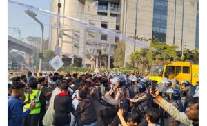 ইনকিলাব মঞ্চের অবস্থান কর্মসূচি ঘিরে সংঘর্ষ, জাবের-জুমাসহ আহত অনেকে