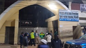 পর্যবেক্ষক পরিচয়ে রাতে মিরাবাজার জামেয়া কেন্দ্রে ঢোকার চেষ্টা, আটক ৩