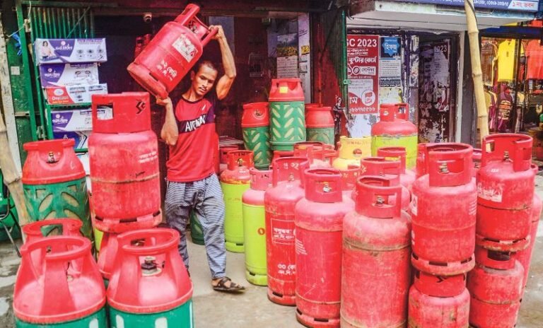 আবারো বাড়ল ১২ কেজি এলপিজি সিলিন্ডারের দাম