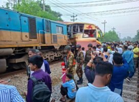 ট্রেন-বাস সংঘর্ষে নিহত ১২, তিন ঘণ্টা বন্ধ ছিল রেল চলাচল   