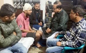 শাহপরানে দুর্বৃত্তদের হামলায় আহত শাহেদের পাশে এমদাদ চৌধুরী