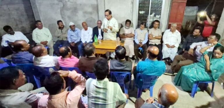 <span style='color:#000;font-size:18px;'>বাগবাড়ী মহাপ্রভু মন্দিরে হিন্দু ধর্মাবলম্বীদের সাথে মতবিনিময়</span><br/> সিলেটের সাম্প্রদায়িক সম্প্রীতি রক্ষায় বিএনপি অঙ্গীকারাবদ্ধ- এমদাদ হোসেন চৌধুরী