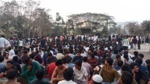 হাজারো শিক্ষার্থীদের অংশগ্রহণে শাবি ছাত্রদলের উদ্যোগে গণ ইফতার