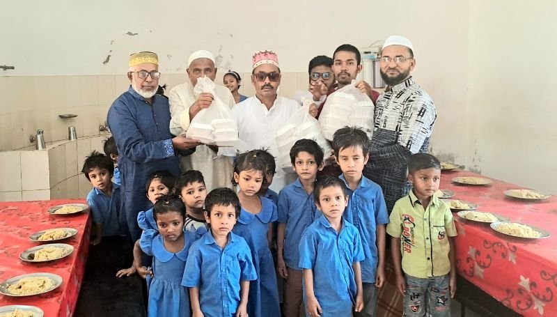 বাগবাড়ি ছোটমনি নিবাসে বিএনপি নেতা মাহবুব চৌধুরীর খাদ্যসামগ্রী প্রদান