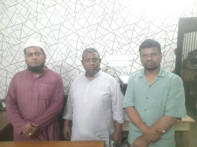 ধোপাগুলে ৮০০ লিটার ডিজেল মজুদের অভিযোগে আটক- ৩ 