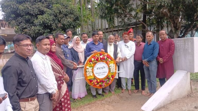 গণহত্যা দিবসে শান্তিগঞ্জে বীর মুক্তিযোদ্ধা শহীদ তালেব ও কৃপেন্দ্র দাশের সমাধিতে পুষ্পস্তবক অর্পণ 
