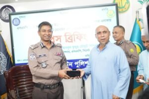 <span style='color:#000;font-size:18px;'>সাধারণ নাগরিকদের সচেতনভাবে মোবাইল ব্যবহার ও সংরক্ষণের পরামর্শ এসএমপি কমিশনারের</span><br/> নগরীতে হারিয়ে যাওয়া ৭০টি মোবাইল ফোন উদ্ধার