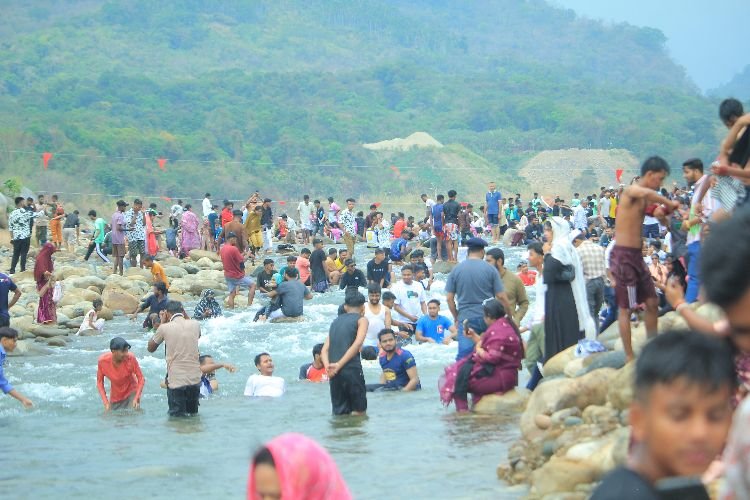 ঈদের ছুটিতে সিলেটে ৫ লক্ষাধিক পর্যটকের আগমন