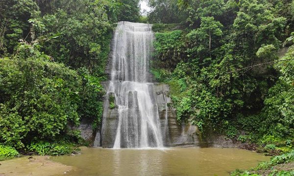 শ্রীমঙ্গলে স্মৃতির পর্দায় টিকে থাকার লড়াই