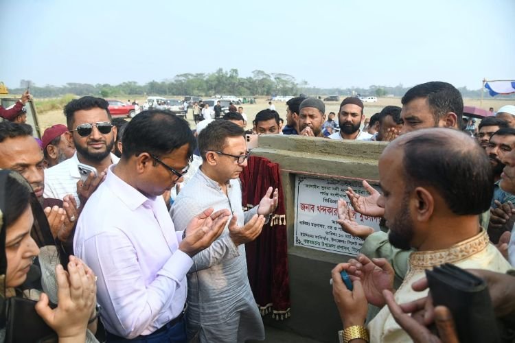 বংশীখাল খনন প্রকল্পের ভিত্তিপ্রস্তর স্থাপন করলেন বাণিজ্যমন্ত্রী খন্দকার মুক্তাদির