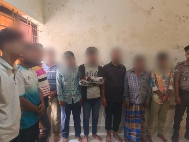 সিলেটে বিপুল পরিমাণ ভারতীয় পণ্যসহ আটক- ৯