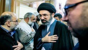 কয়েক সেকেন্ডের জন্য বেঁচে যান মোজতবা খামেনি