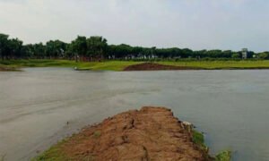 টাঙ্গুয়ার হাওরে স্রোতের মুখে কাজ না করে ফিরে গেলেন কৃষকরা