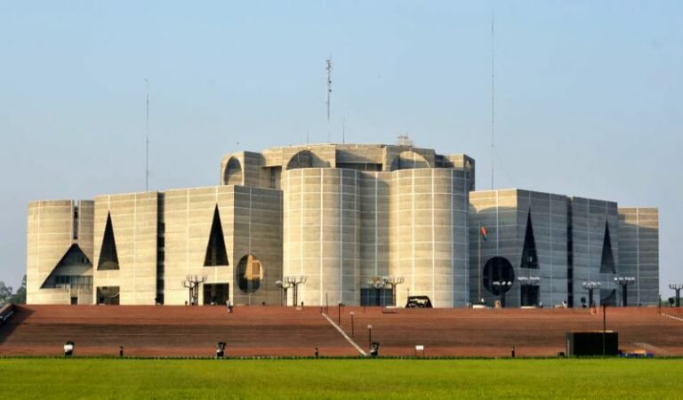 স্পিকারের আসন ফাঁকা রেখেই ত্রয়োদশ সংসদের প্রথম অধিবেশন শুরু 