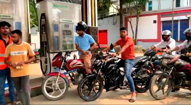 ১৫ ঘণ্টা পর সিলেটের পেট্রোল পাম্পের ধর্মঘট প্রত্যাহার