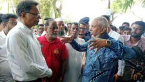 গোয়াইনঘাটে ভবন উদ্বোধনী অনুষ্ঠানে মন্ত্রীর সামনেই দু’পক্ষের হাতাহাতি, রেগে চলে গেলেন মন্ত্রী 