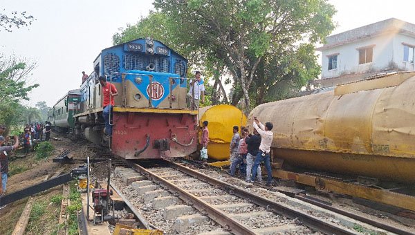 ১৮ ঘণ্টা পর সারাদেশের সঙ্গে সিলেটের রেল যোগাযোগ স্বাভাবিক