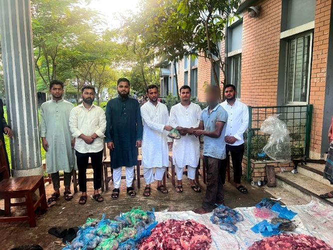 এমসি কলেজে শিবিরের কোরবানি, শিক্ষক-শিক্ষার্থী ও কর্মচারীদের মধ্যে গোসত বিতরণ