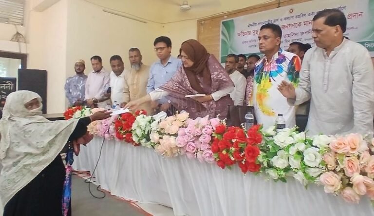নিম্ন আয়ের মানুষের পাশে দাঁড়াতে প্রধানমন্ত্রীর ত্রাণ তহবিল থেকে সহায়তা দেয়া হচ্ছে- তাহসিনা রুশদীর এমপি