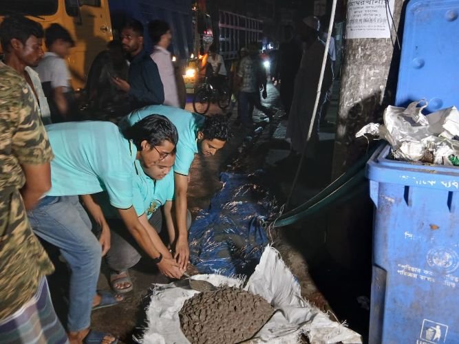 আম্বরখানার রাস্তার গর্ত ভরাট সম্পন্ন, নতুন বাংলাদেশ গঠনের লক্ষ্যে এগিয়ে যাচ্ছে ডিএনবি