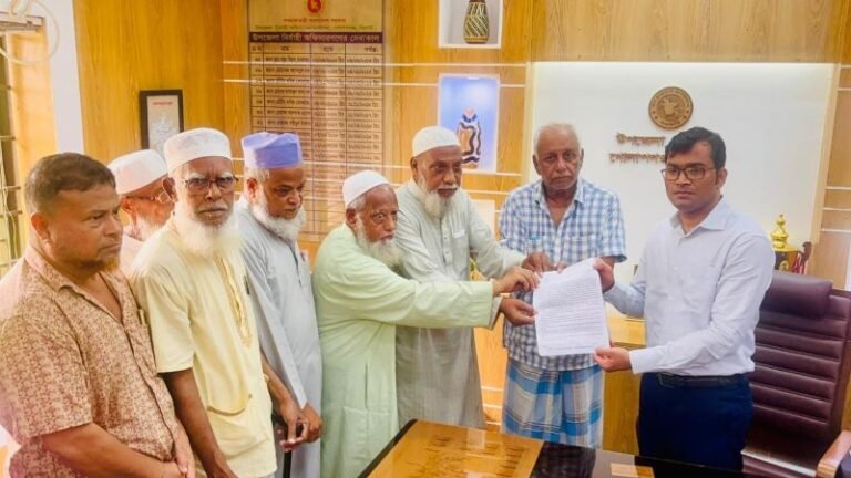 গোলাপগঞ্জে মাদক ব্যবসায়ীদের বিরুদ্ধে ব্যবস্থা গ্রহণের দাবিতে এলাকাবাসীর স্মারকলিপি 