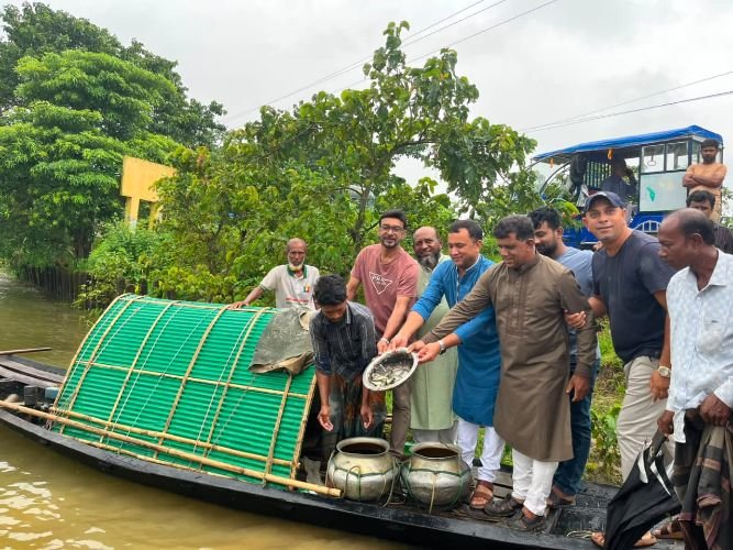 দিরাইয়ে বিএনপি নেতা পাবেল চৌধুরীর উদ্যোগে হাওরে লক্ষাধিক পোনা অবমুক্ত 