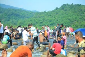 কোম্পানীগঞ্জের সাদাপাথরে পর্যটক নিখোঁজ