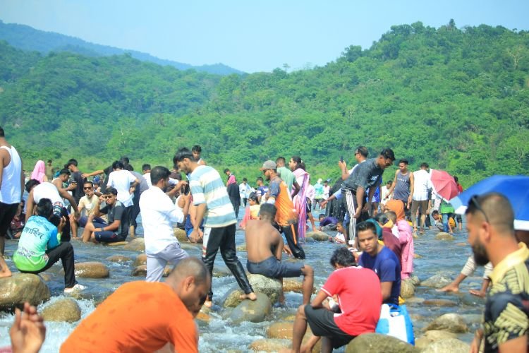 কোম্পানীগঞ্জের সাদাপাথরে পর্যটক নিখোঁজ