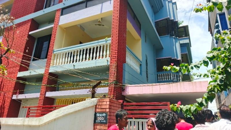 সিলেটে স্বামী-স্ত্রী ও গৃহকর্মীর গলা কাটা মরদেহ উদ্ধার
