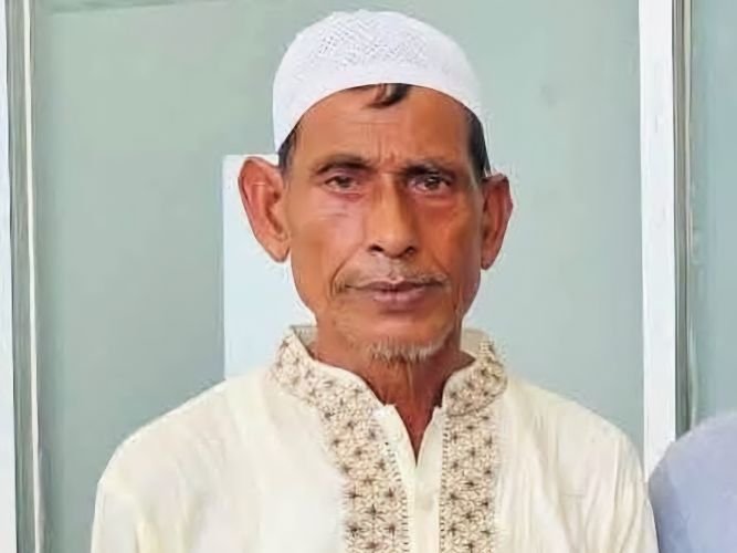 শাহপরানে ব্যবসায়ীকে কুপিয়ে খুন 