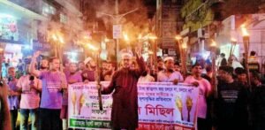 সিম কোম্পানীগুলোর মেয়াদের বাহানা বন্ধের দাবীতে মশাল মিছিল