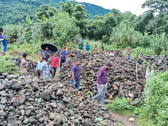 কোম্পানীগঞ্জে ইজারাকালের পাথর অবমুক্তির দাবি, নিলাম স্থগিত চেয়ে মন্ত্রণালয়ে আবেদন