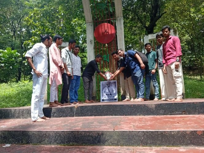 ‎এমসি কলেজে‎ সমাজতান্ত্রিক ছাত্র ফ্রন্টের উদ্যোগে শহীদ রুমী স্মরণে শ্রদ্ধা নিবেদন
