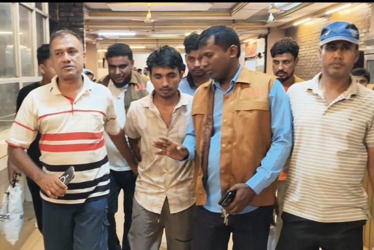 শান্তিগঞ্জে হ্যান্ডকাফসহ পালানো আসামি আটক