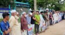 গোলাপগঞ্জে বসতঘরে আগুনের অভিযোগে আসামিদের গ্রেপ্তার দাবিতে মানববন্ধন